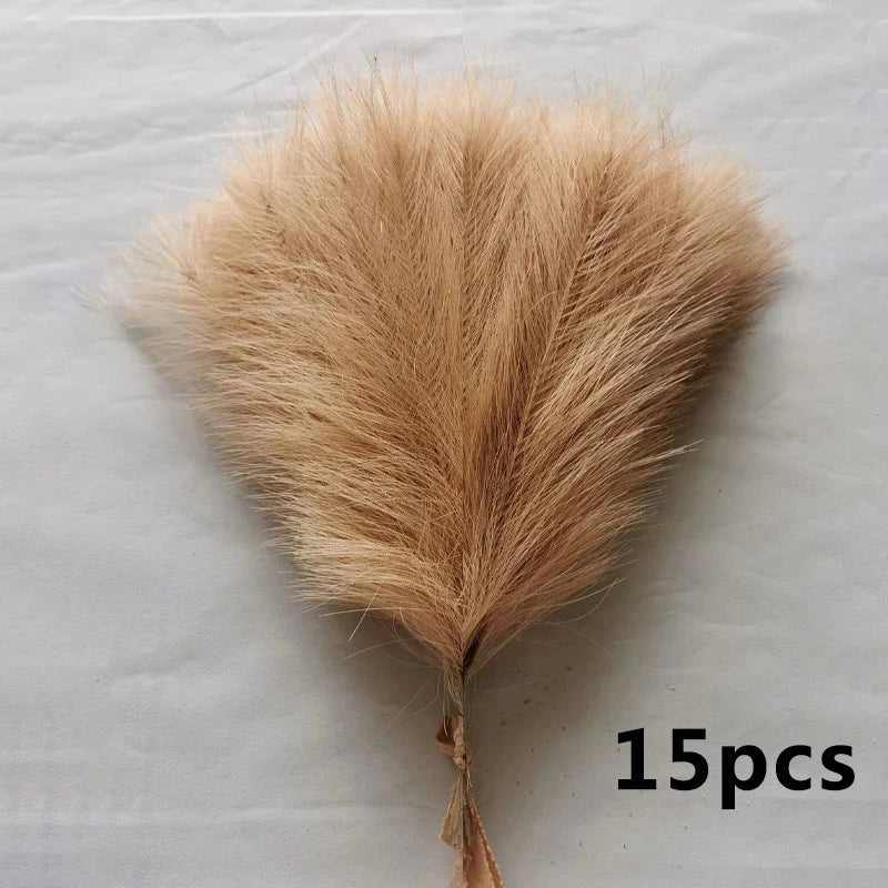 Saif Faux Pampas Grass bundle, 15 pieces, soft and realistic decor.