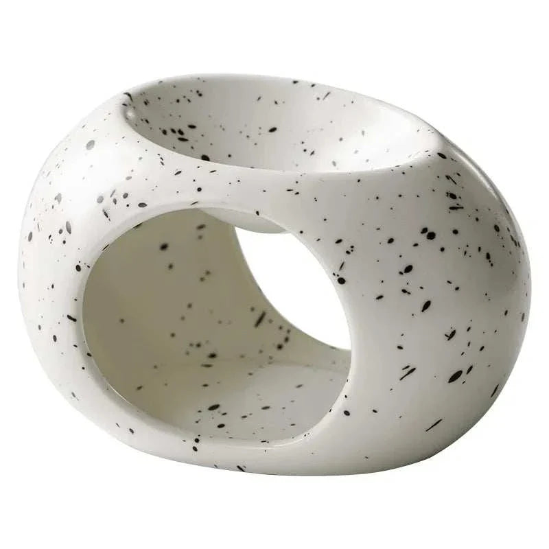 Reis Candle Burner made of durable ceramics for aromatherapy.