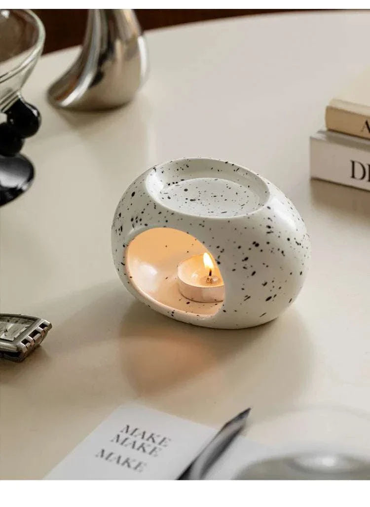 Reis Candle Burner made of durable ceramic, gently warming essential oils for aromatherapy.