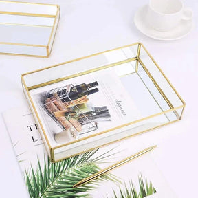 Luxurious Orter trays in brass and glass with gold finish for elegant organization.